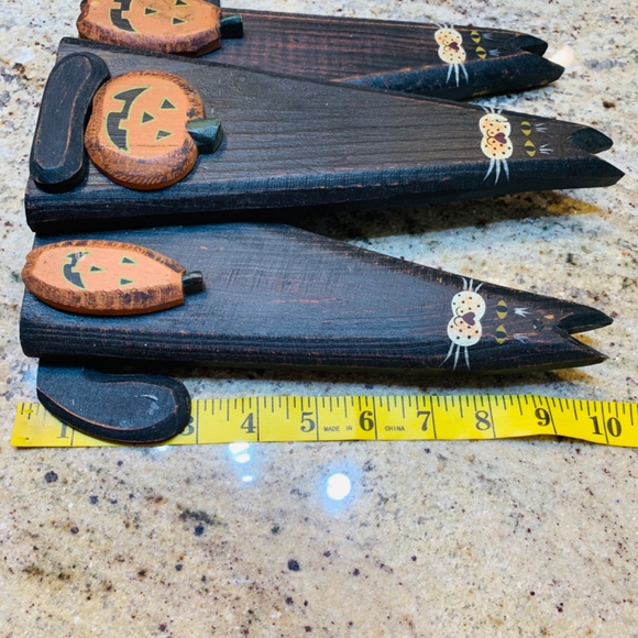 Vintage Wood Primitive 3 Folk Art Black Cats Figurine Pumpkins Halloween Fall - Picture 10 of 11